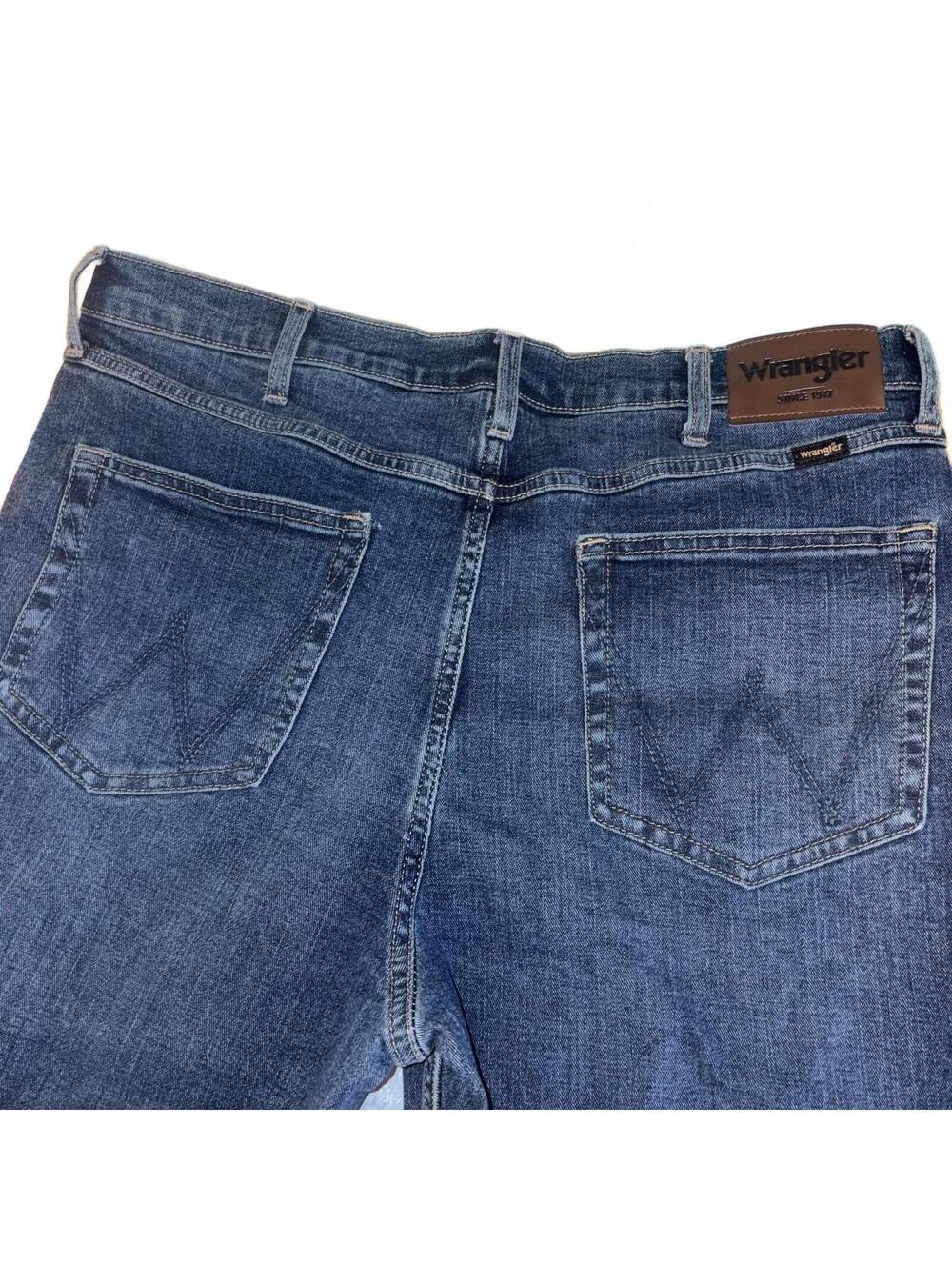 Wrangler Relaxed Boot Mens 36 x 30 Dark Wash Blue Denim Jeans Work or Casusl - Picture 3 of 9